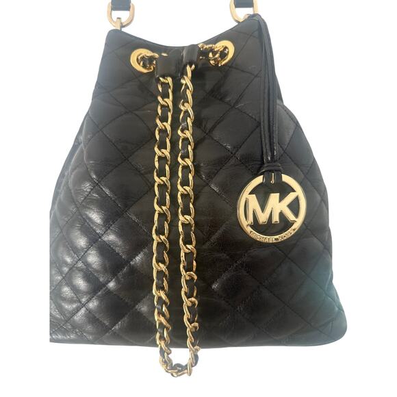 Michael Kors Embossed Chain-Link Bucket Bag Black gold Bucket purse NWOT - Picture 1 of 14